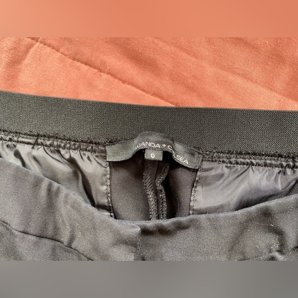 Amanda & Chelsea - Picture 2 of 3